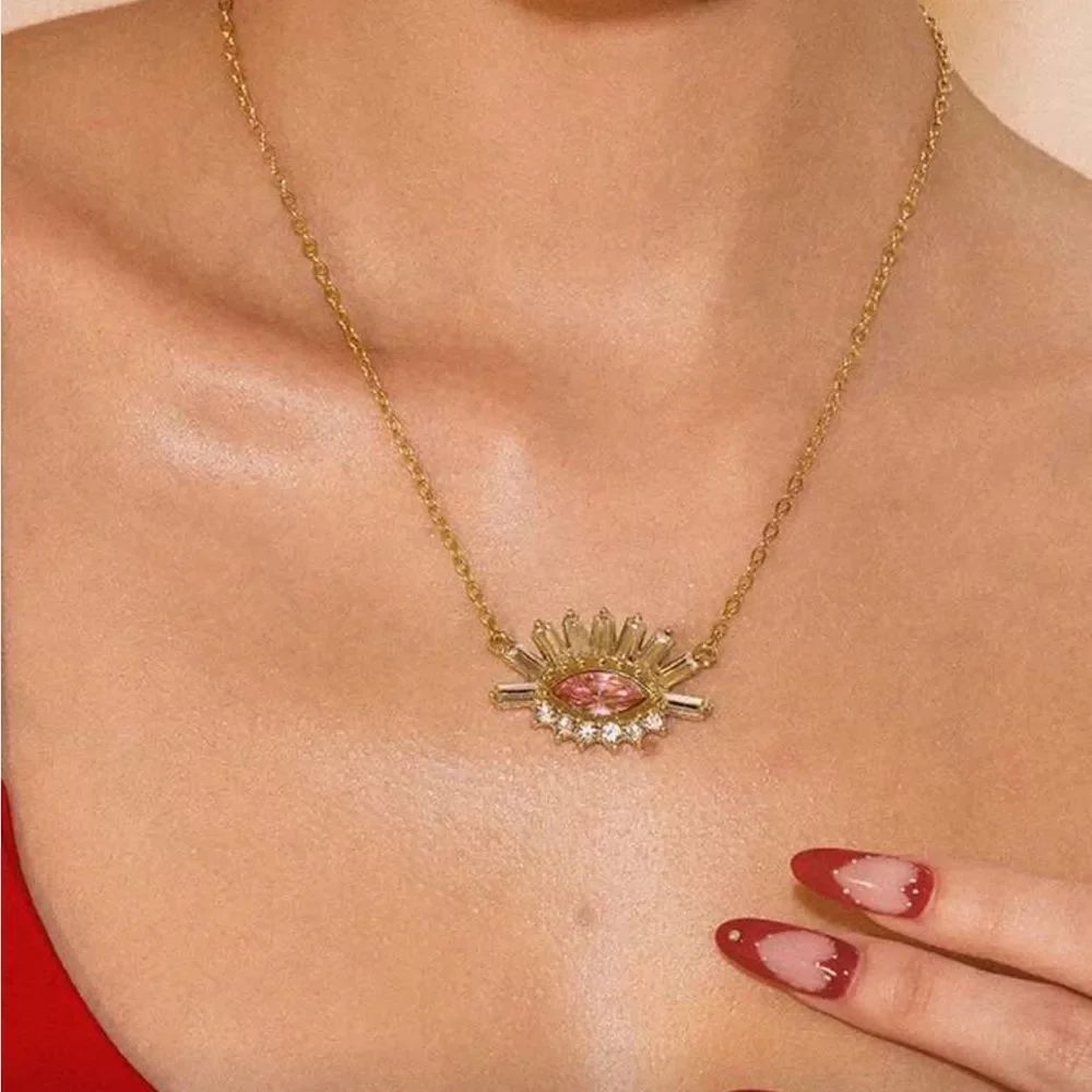 Elegant Gold Necklace with Eye Pendant R131